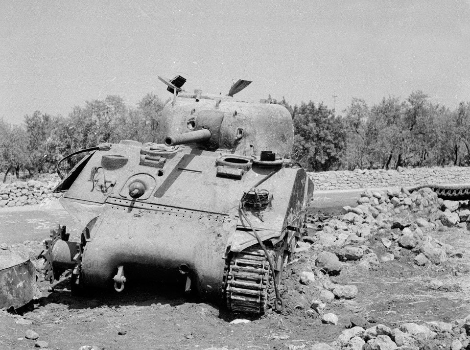 Carro sherman distrutto zona Priolo (Sr)